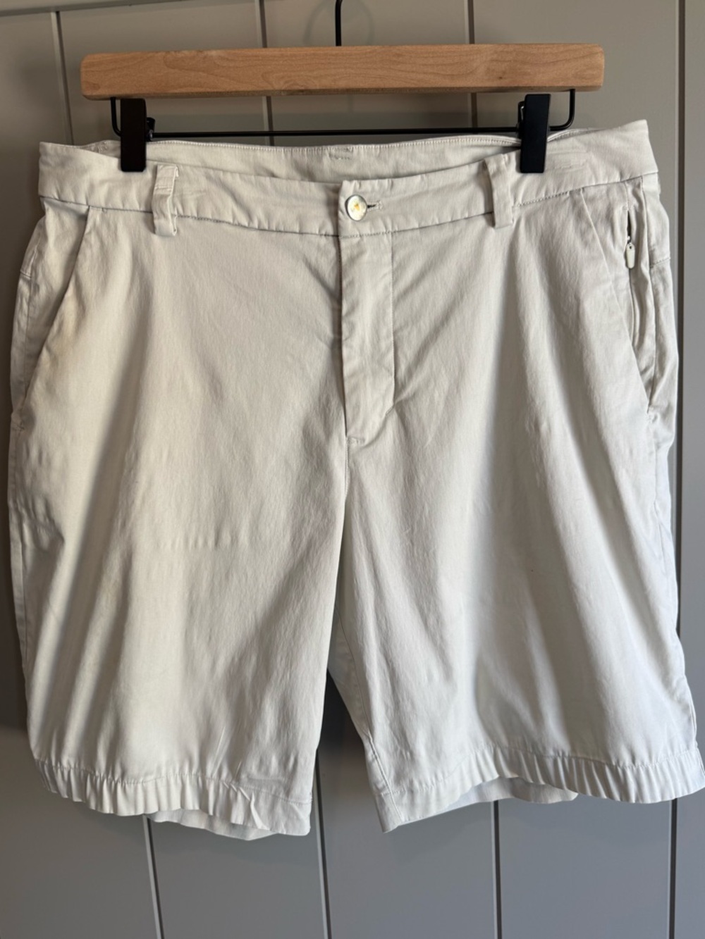 Lululemon Commission Shorts 8.5" Mens 32 Light Gray Golf Casual Classic Stretch